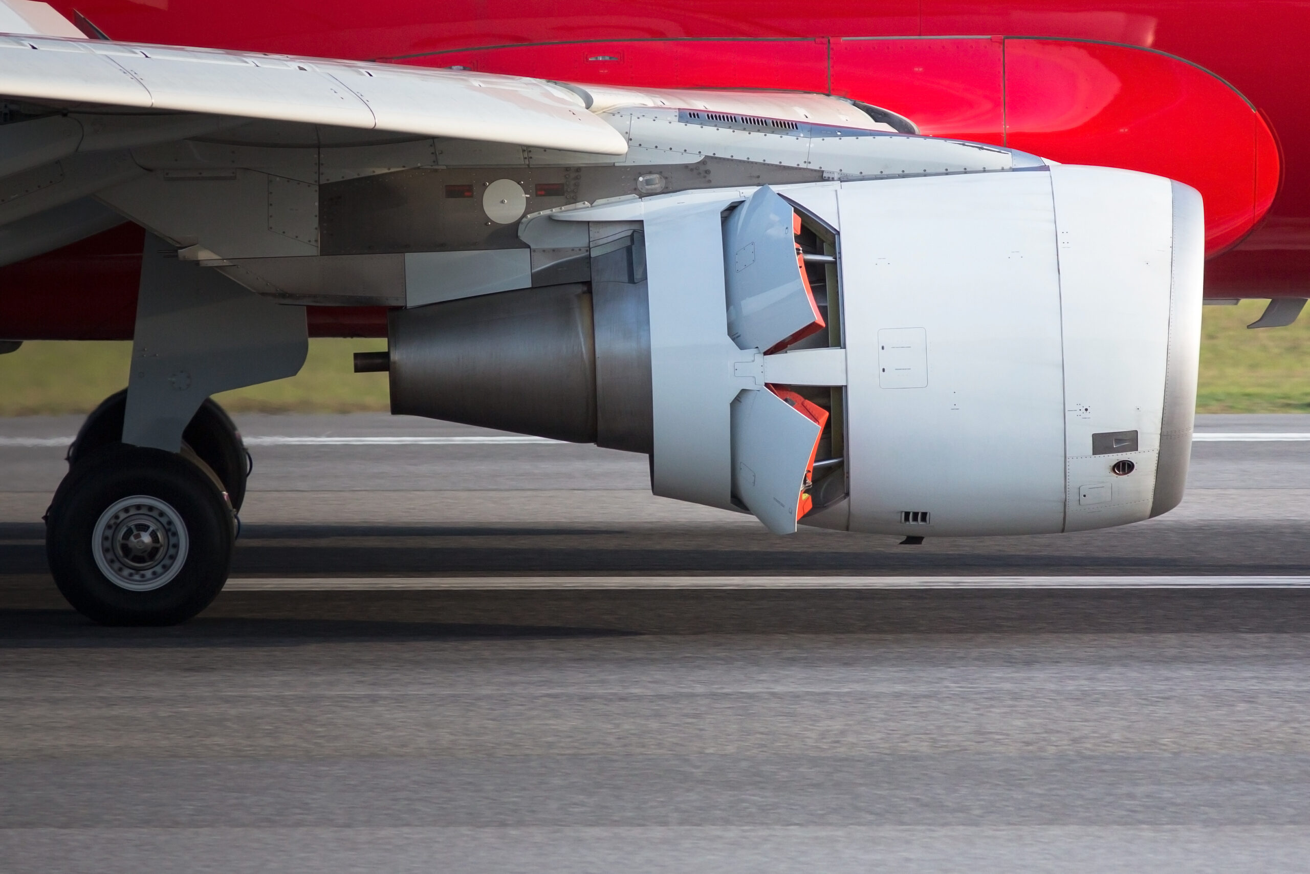 engine thrust reversers